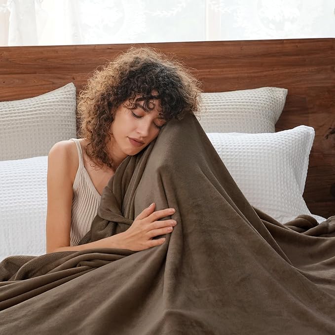PHF Ultra Soft Fleece Blanket King Size, No Shed No Pilling Luxury Plush Cozy 300GSM Lightweight Blanket for Bed, Couch, Chair, Sofa Suitable for All Season, 108" x 90", Cocoa Brown