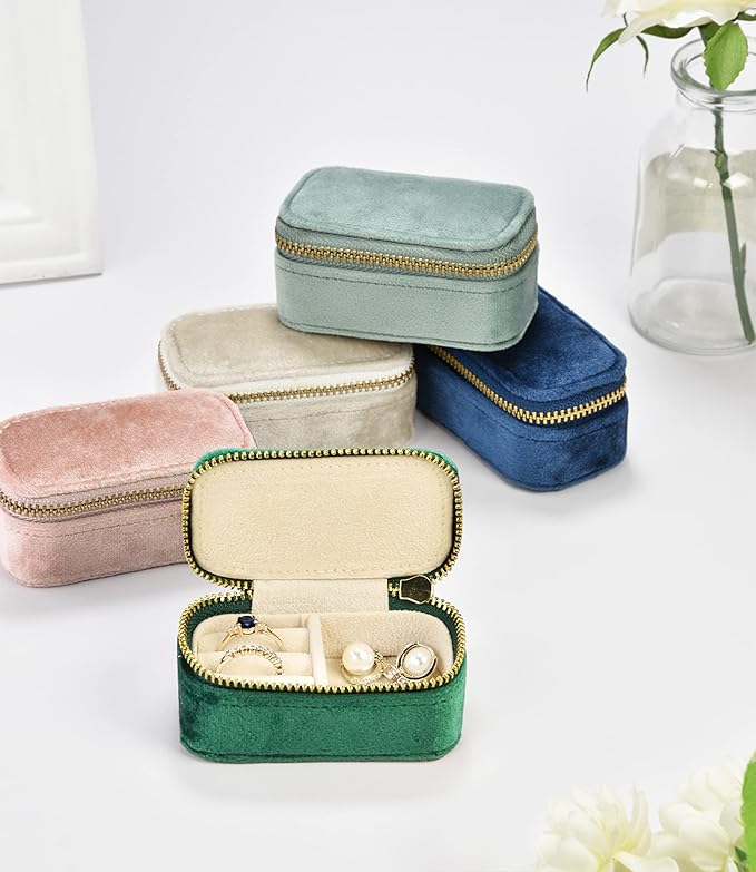 TAIMY Travel Jewelry Case, Mini Jewelry Travel Case, Velvet Small Travel Jewelry Box, Portable Jewelry Travel Organizer Box for Rings Earrings Necklaces(Emerald Green)