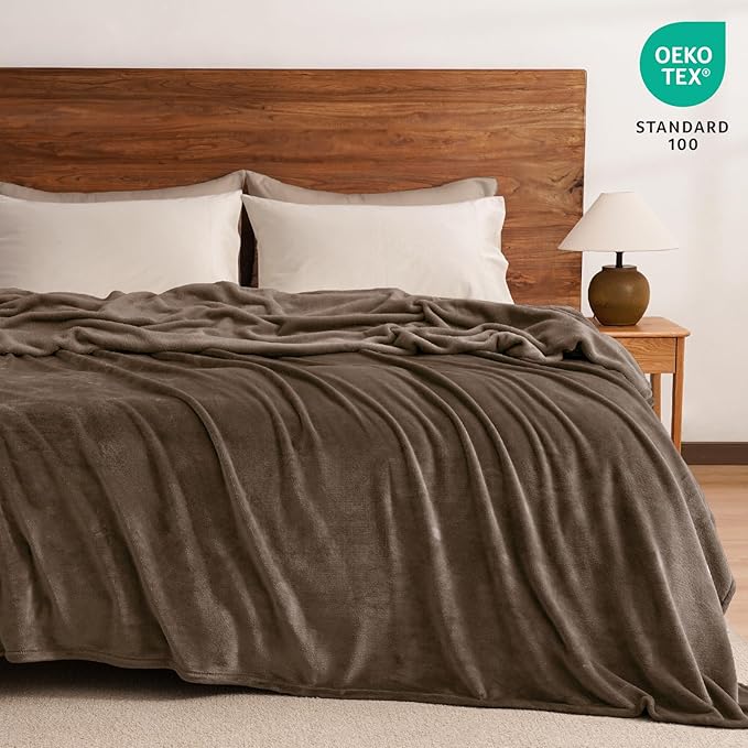 PHF Ultra Soft Fleece Blanket Twin Size, No Shed No Pilling Luxury Plush Cozy 300GSM Lightweight Blanket for Bed, Couch, Chair, Sofa Suitable for All Season, 66" x 90", Cocoa Brown