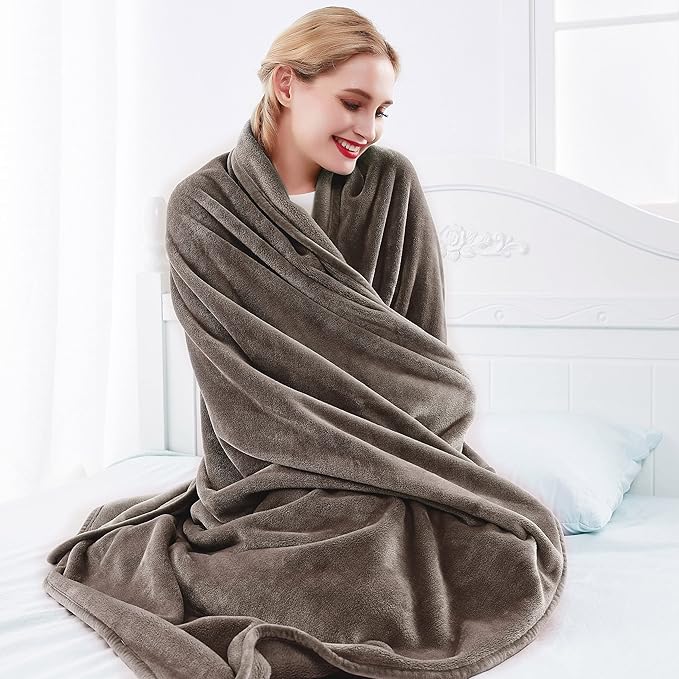 Surii Home Luxury Microfiber Flannel Blanket, Super Soft, Warm, Cozy, Fluffy, and Breathable, Perfect Throws for Bed, Couch, Sofa, for All Season Use. 350GSM King Size 108x90 Inches(Brown)